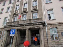 Куда ты, тропинка, меня завела...