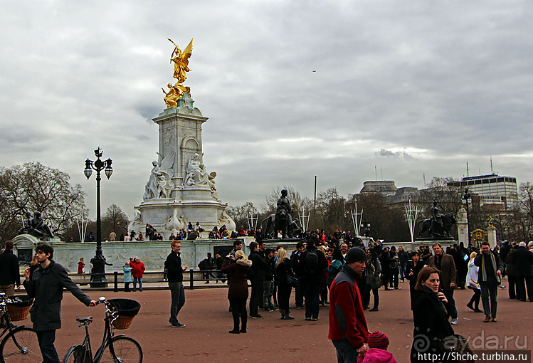 Облом у Букингемского дворца, или по улице коней водили