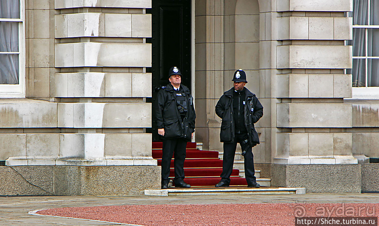 Облом у Букингемского дворца, или по улице коней водили