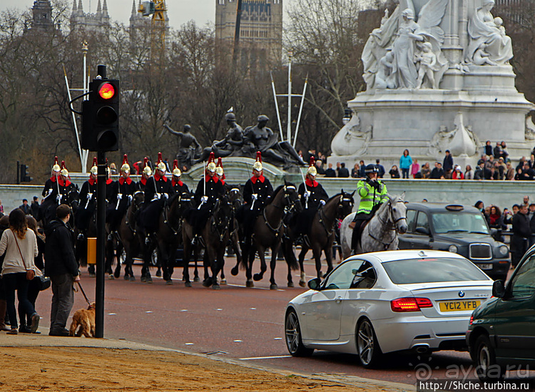 Облом у Букингемского дворца, или по улице коней водили