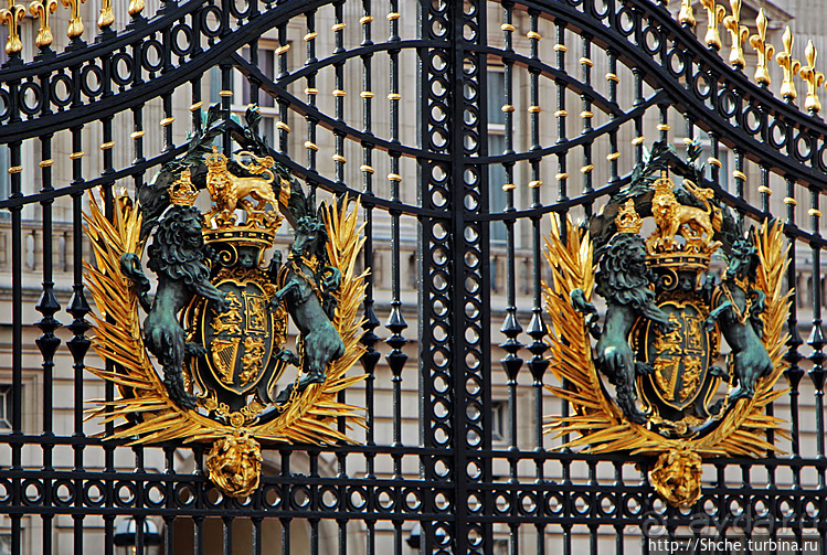 Облом у Букингемского дворца, или по улице коней водили