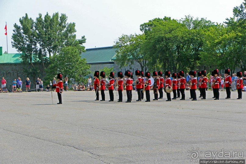 По плацу козла водили