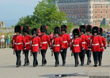 По плацу козла водили