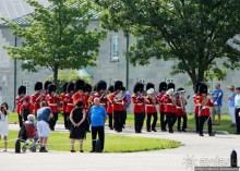 По плацу козла водили