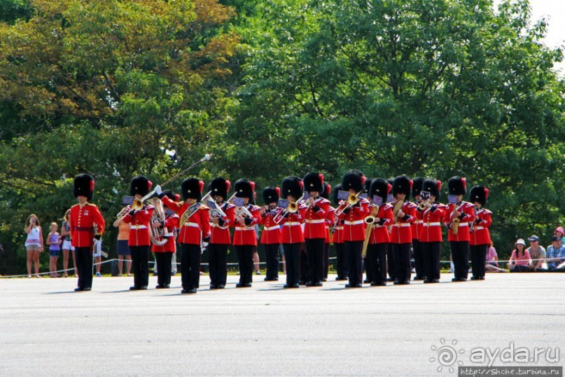 По плацу козла водили