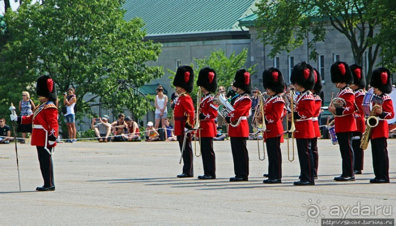 По плацу козла водили