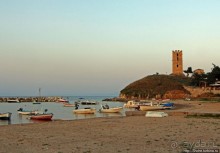 Неа Фокеа — залив, легенда и византийская башня на закате