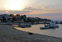 Неа Фокеа — залив, легенда и византийская башня на закате