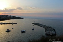 Неа Фокеа — залив, легенда и византийская башня на закате