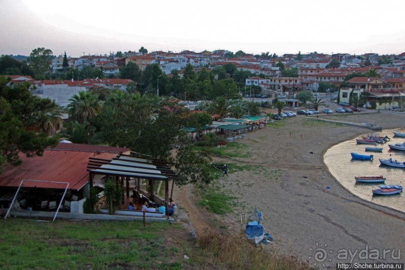 Неа Фокеа — залив, легенда и византийская башня на закате