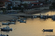 Неа Фокеа — залив, легенда и византийская башня на закате