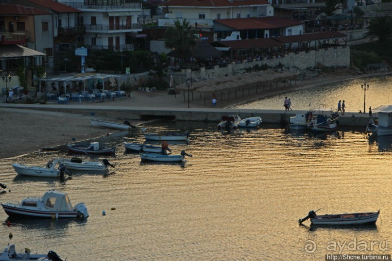 Неа Фокеа — залив, легенда и византийская башня на закате