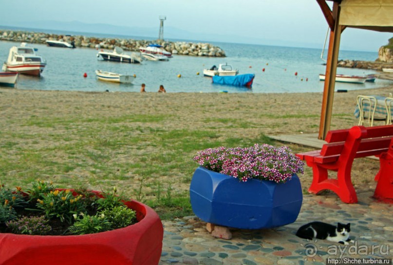 Неа Фокеа — залив, легенда и византийская башня на закате