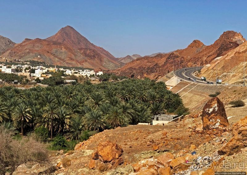 Fanja — первый город-оазис, встреченный нами в Омане