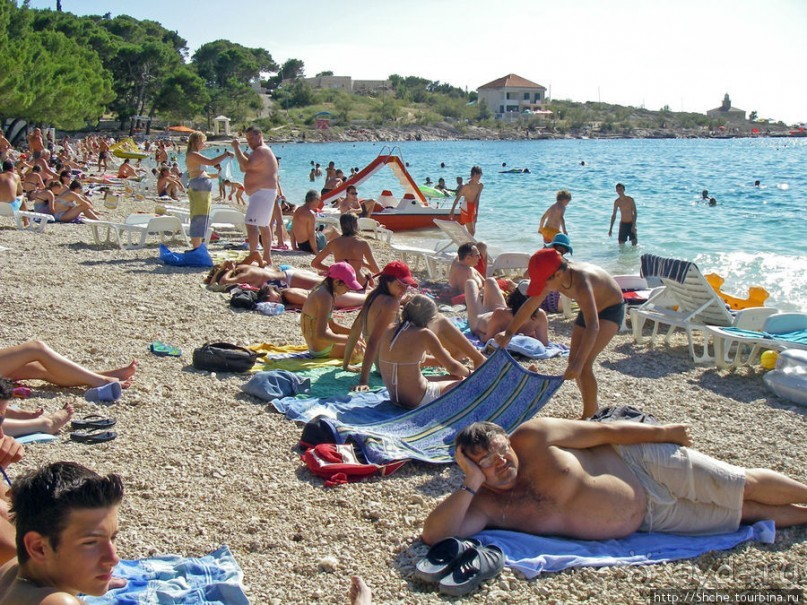 Пляж и набережная города Макарска, как провести лишнее время