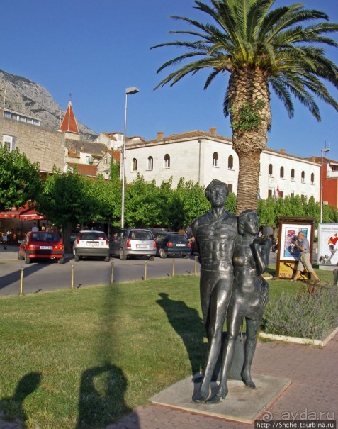 Пляж и набережная города Макарска, как провести лишнее время