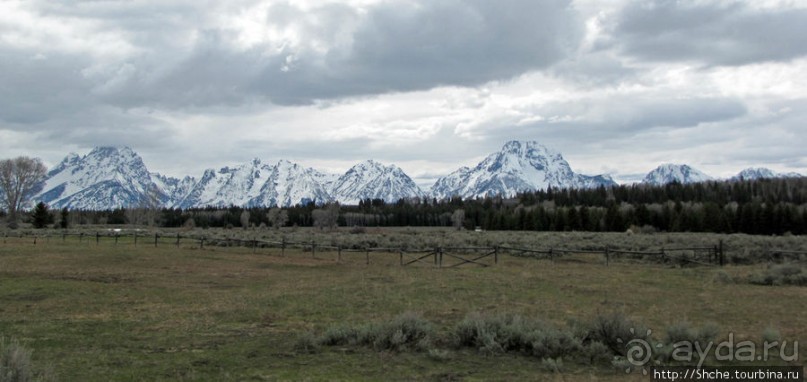 Озеро Jackson и горная гряда Teton, 120 км по пути в Джексон