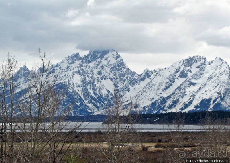 Озеро Jackson и горная гряда Teton, 120 км по пути в Джексон