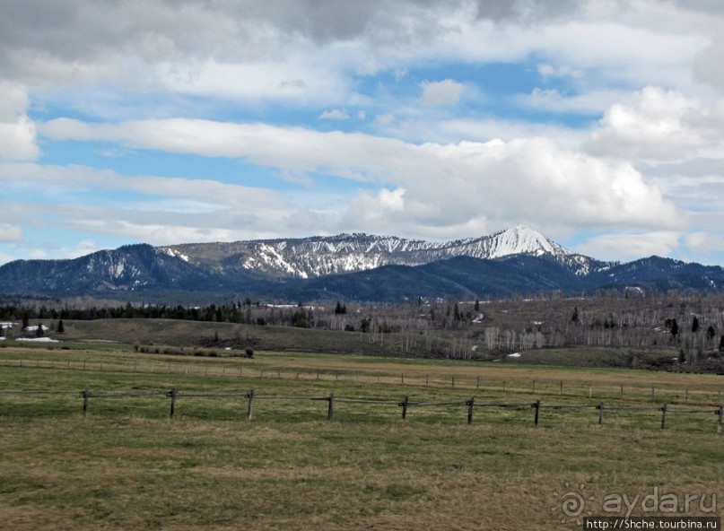 Озеро Jackson и горная гряда Teton, 120 км по пути в Джексон