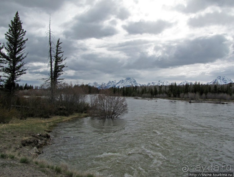 Озеро Jackson и горная гряда Teton, 120 км по пути в Джексон