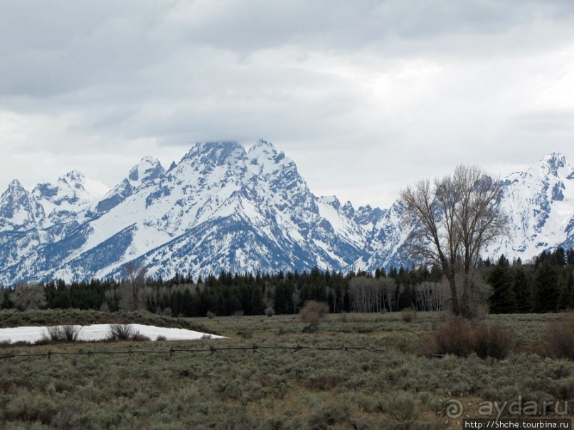Озеро Jackson и горная гряда Teton, 120 км по пути в Джексон