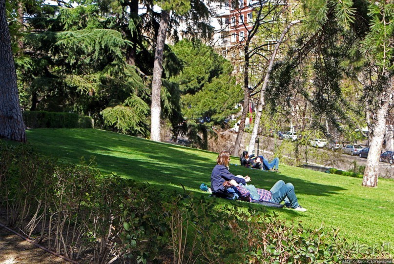 Первое апреля в парке Ретиро. Уже