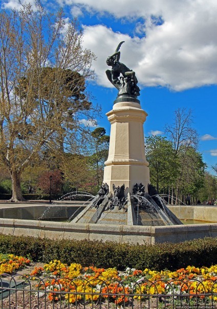 Первое апреля в парке Ретиро. Уже