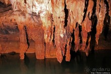 Здесь в реке отражаются не облака, но ... сталактиты