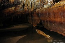 Здесь в реке отражаются не облака, но ... сталактиты