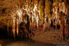 Здесь в реке отражаются не облака, но ... сталактиты