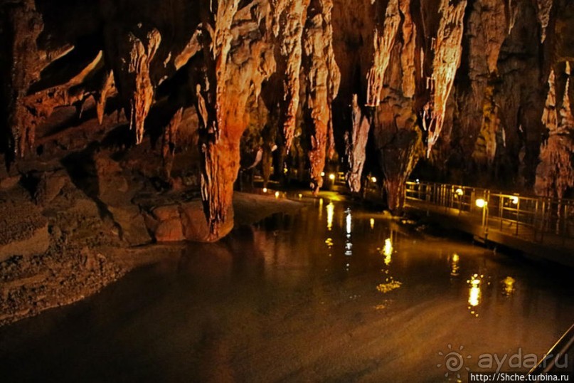 Здесь в реке отражаются не облака, но ... сталактиты