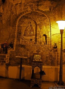 Здесь в реке отражаются не облака, но ... сталактиты