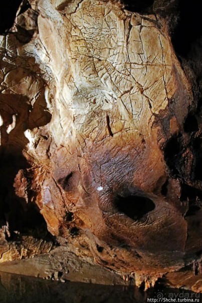 Здесь в реке отражаются не облака, но ... сталактиты