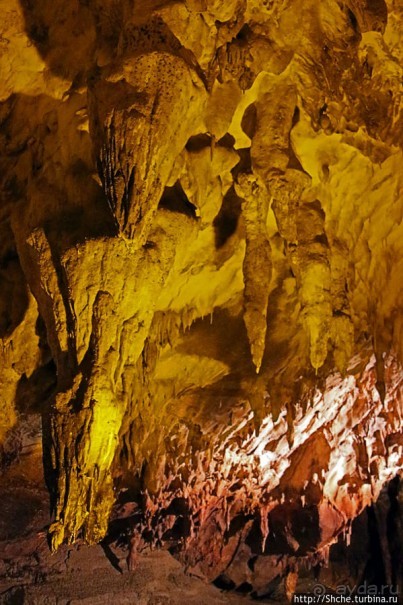 Здесь в реке отражаются не облака, но ... сталактиты