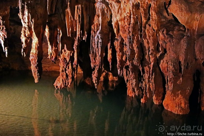 Здесь в реке отражаются не облака, но ... сталактиты