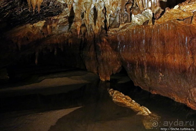 Здесь в реке отражаются не облака, но ... сталактиты