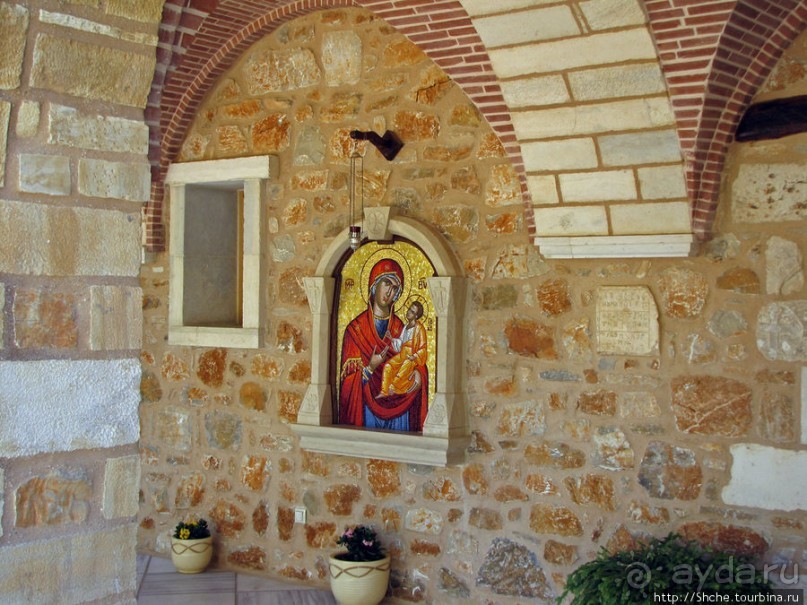 Savathianes mon. - типичный православный монастырь Крита