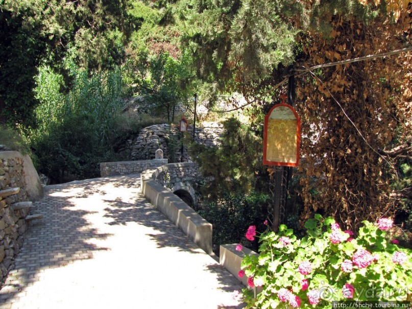 Savathianes mon. - типичный православный монастырь Крита