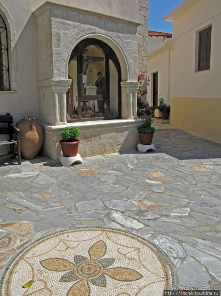 Savathianes mon. - типичный православный монастырь Крита