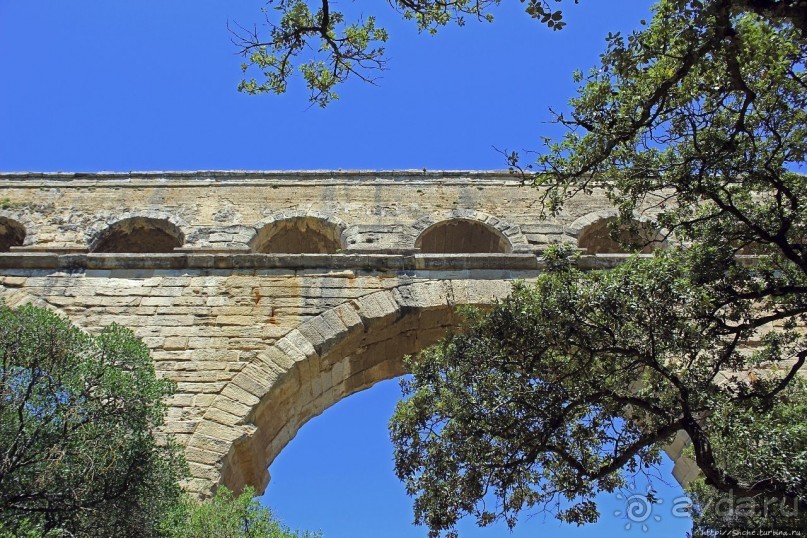 Акведук Пон-дю-Гар — технический и художественный шедевр