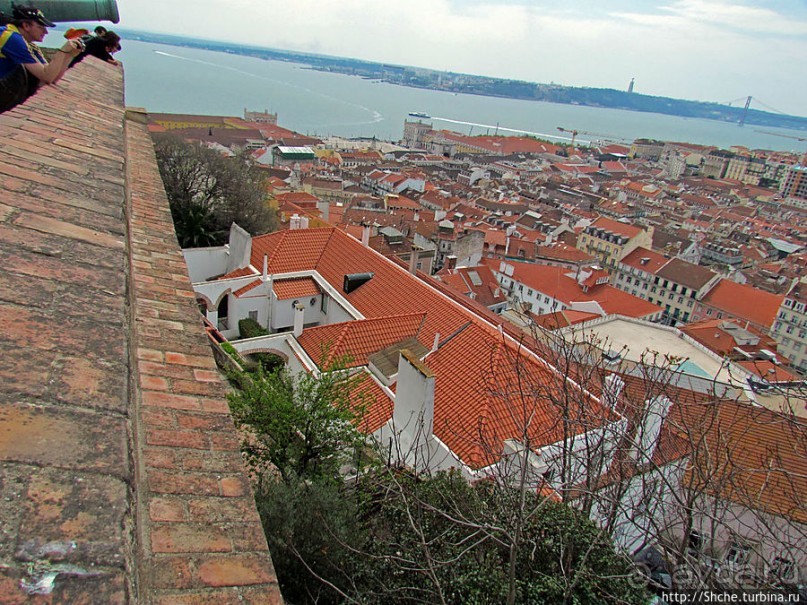 Еще взгляд на Лиссабон сверху, теперь с крепости Сан Жоржи