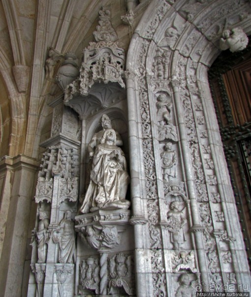 Застывшая поэзия в камне