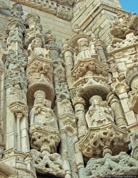 Застывшая поэзия в камне