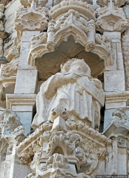 Застывшая поэзия в камне