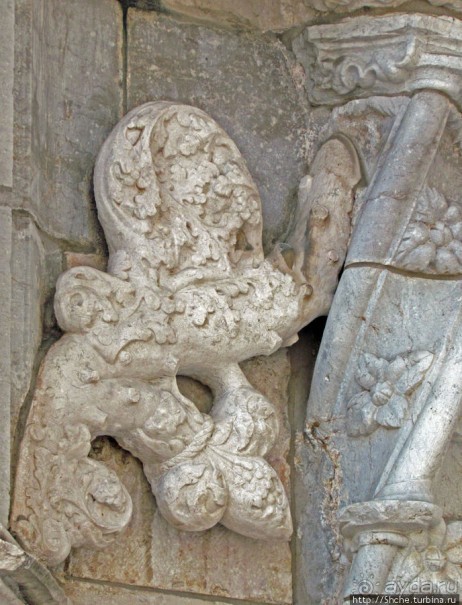 Застывшая поэзия в камне