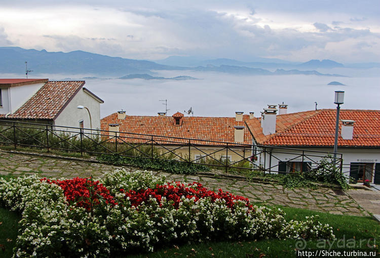 Сан Марино — каменный плот в молочной реке
