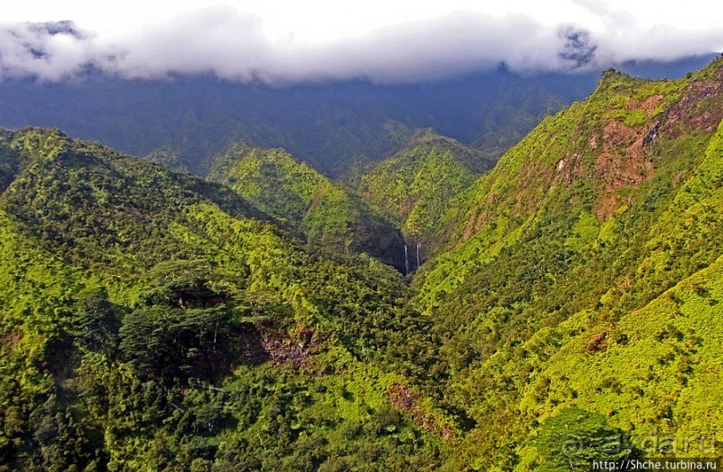 Над Кауаи на вертолете. Этап 1. Горы и водопады