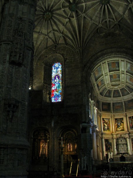 Монастырь иеронимитов — шикарный внешне, грандиозный внутри