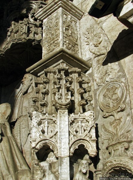 Монастырь иеронимитов — шикарный внешне, грандиозный внутри