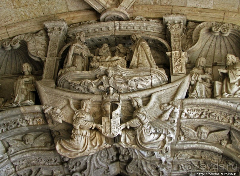 Монастырь иеронимитов — шикарный внешне, грандиозный внутри